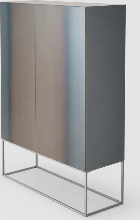 Modernes Kettnaker CASE Highboard als Ausstellungsstück mit Rauchglasböden, graublauem Rahmen und Front aus Schwarzstahl Freisteller