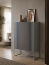 Modernes Kettnaker CASE Highboard als Ausstellungsstück mit Rauchglasböden, graublauem Rahmen und Front aus Schwarzstahl Ambiente 2