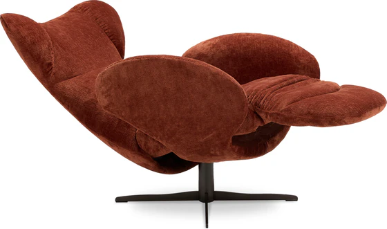 JORI Infinity Relaxsessel in Stoff Mumble Rostrot in vollständiger Liegeposition mit weicher Polsterung und komfortabler Relaxfunktion